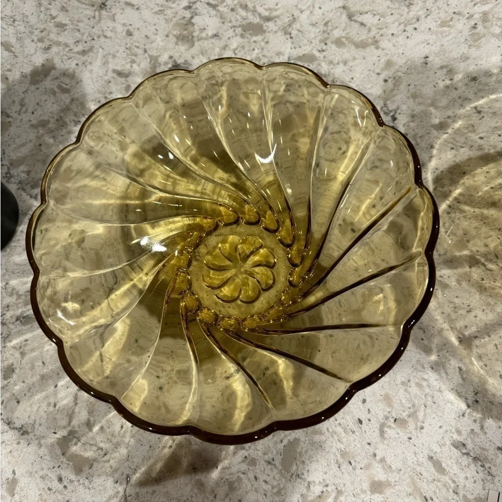 VINTAGE 70’s~HAZEL ATLAS AMBER GLASS~SERVING SALAD BOWL~CAPRI SWIRL PATTERN~G22